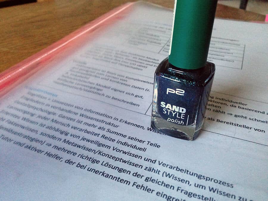 Erst mal Nägel lackieren!