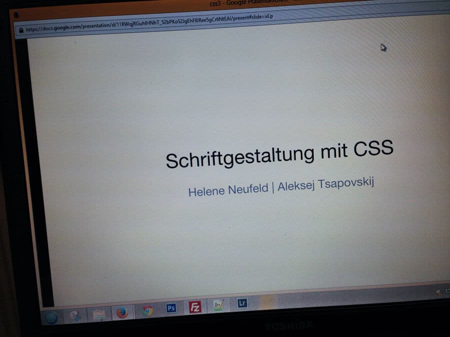 Zuhause weiter am Referat arbeiten.