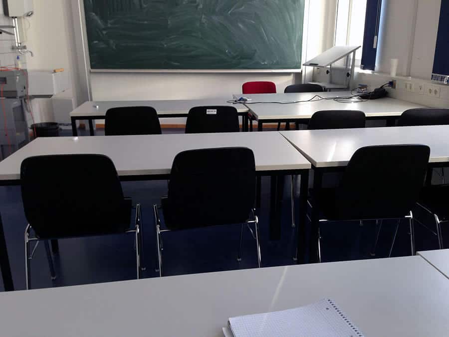 Danach in die Vorlesung. Noch keiner da.