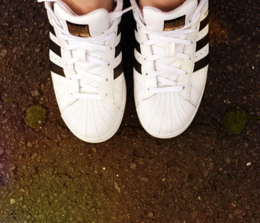 Mit den neuen Schuhen ... (ich fand meine uralten superstars und musste wegen Nostalgie und so unbedingt die neuen haben!)