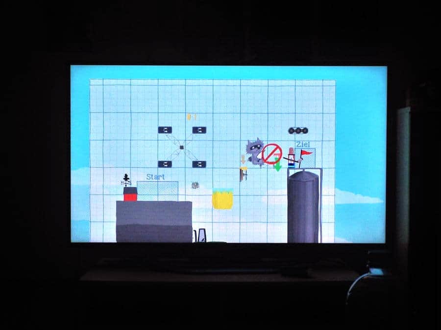 Das Spiel "Ultimate Chicken Horse" war ganz witzig, da wurde bei jeder Runde das Spielfeld selbst neugestaltet.