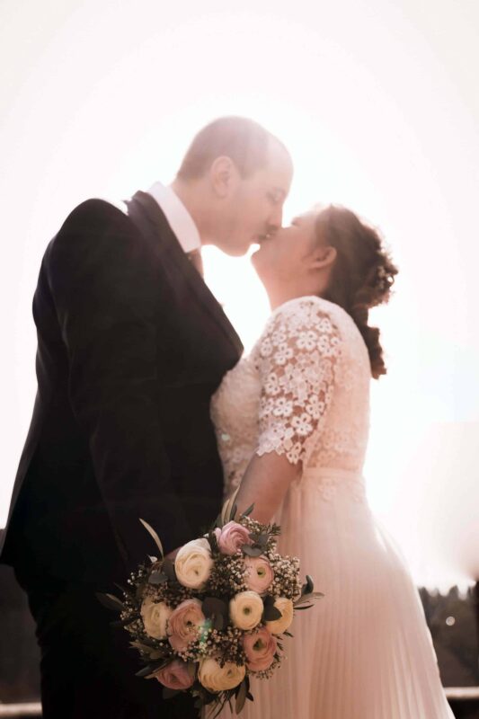 Brautkleid und Brautstrauß